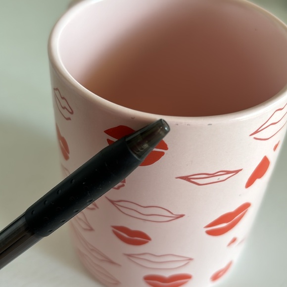 Starbucks 2020 Pink Red Lips Hearts Valentines Coffee Mug Cup Kissing Love - Picture 12 of 13